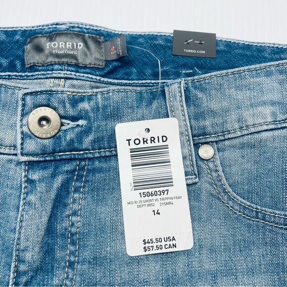 Torrid Light Wash Cotton Denim Blue Jean Raw Hem Shorts Size 14 NEW - Picture 4 of 10